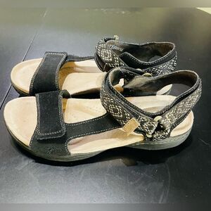 Clarks Amanda Step Black Suede Ladies Lightweight Strappy Sandals Womans sz 6